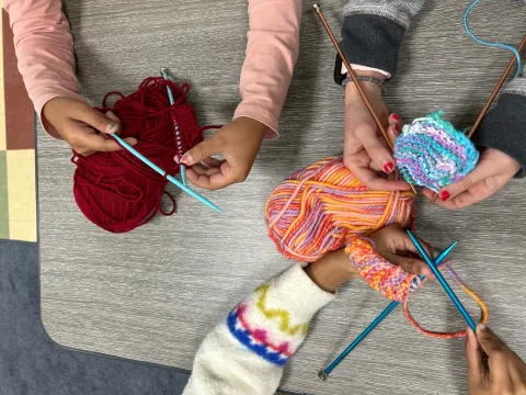 hands knitting